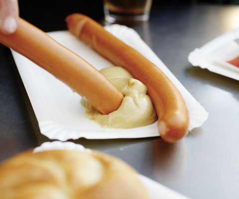 Beim Wiener Würstelstand | © WienTourismus/Peter Rigaud