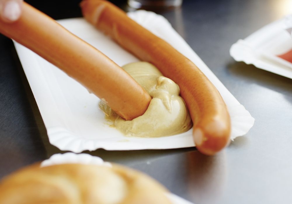 Beim Wiener Würstelstand | © WienTourismus/Peter Rigaud